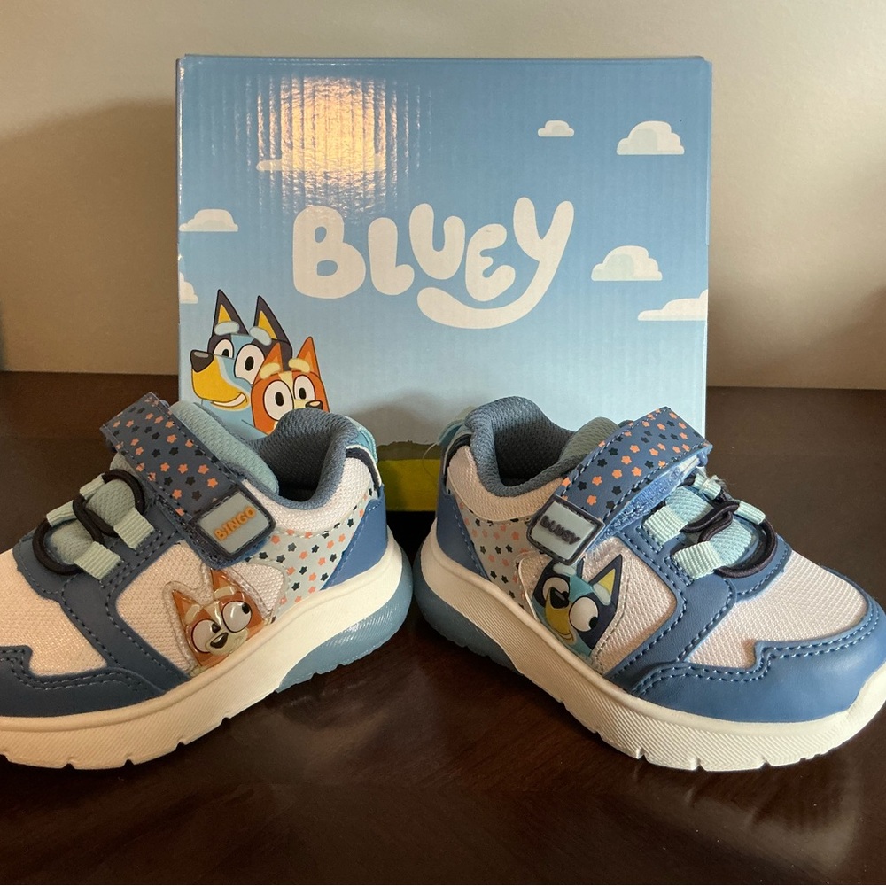 New Toddler Bluey Athletic Light up Tennis Shoes—Size 6